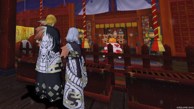 拝殿の前でお祈りをするフレ（右）と主人公（左）